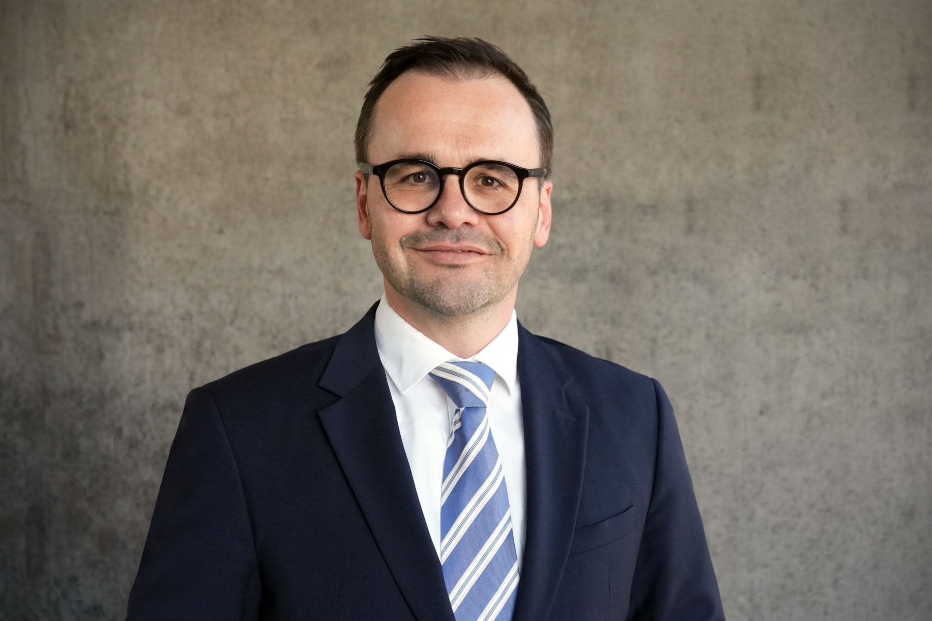 Offizielles Porträt von Jan Redmann, Innenminister von Brandenburg